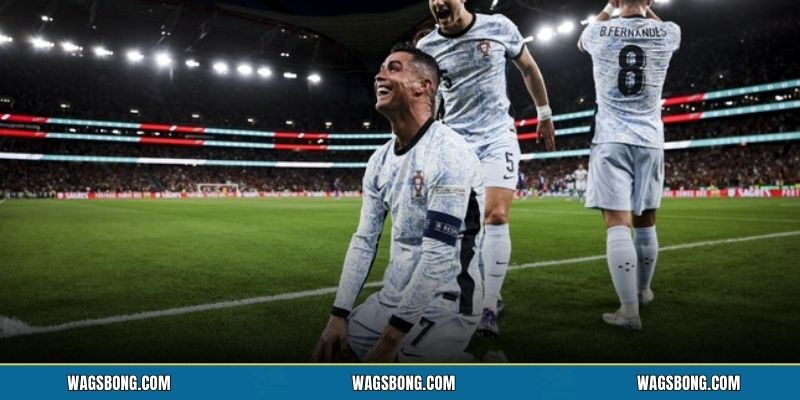CR7 đứng đầu danh sách cầu thủ ghi bàn mọi thời CR7 đứng đầu danh sách cầu thủ ghi bàn mọi thời