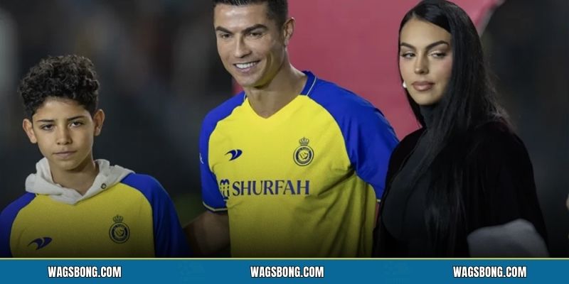 Hình ảnh gia đình hạnh phúc của con của Ronaldo